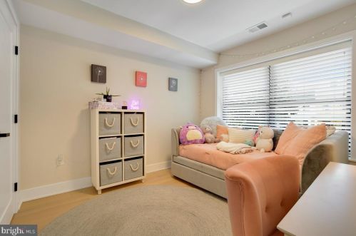 1733 Independence Ave, Washington DC  20003-1637 exterior