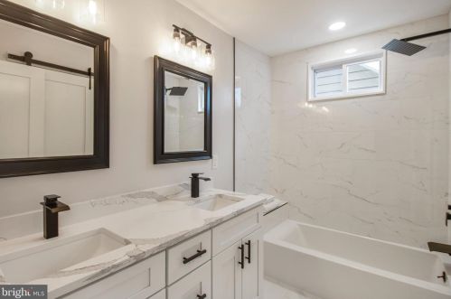 2911 17th St, Washington DC  20018-1825 exterior