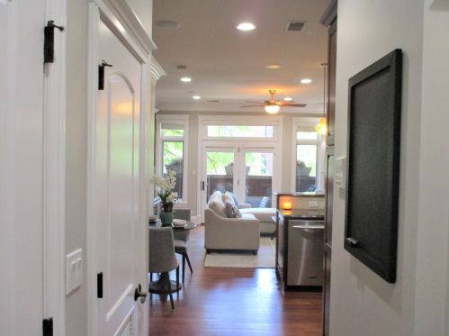 4525 Western Ave, Chicago, IL 60625-6935