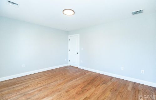 20 Linden Ave, Edison NJ 08817-3208 exterior