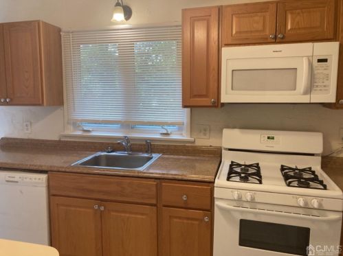 72 Duke St, New Brunswick NJ 08901-1707 exterior