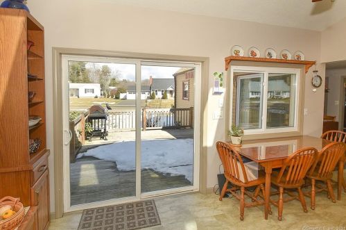 29 Eastgate Ln, Enfield CT 06082-6206 exterior