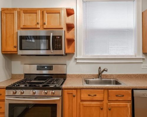 8516 Bennett Ave, Chicago IL 60649-4007 exterior