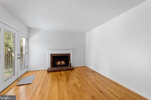 5307 Gln Grn Ct, Alexandria VA 22315-4230 exterior