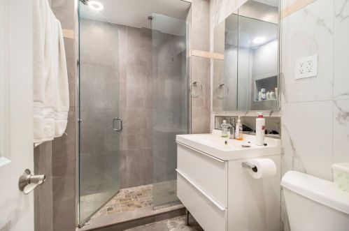 2629 Ridgeway Ave, Chicago IL 60659-1118 exterior