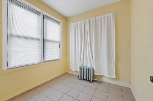 824 California, Chicago IL 60645-5208 exterior