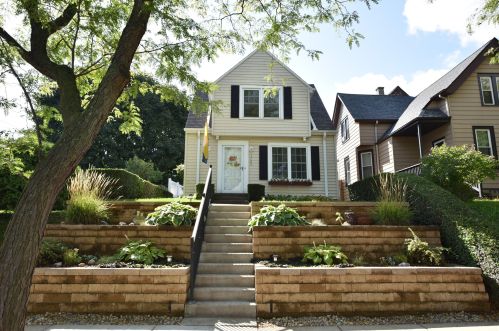 1723 Rusk Ave, Milwaukee, WI 53207-2553