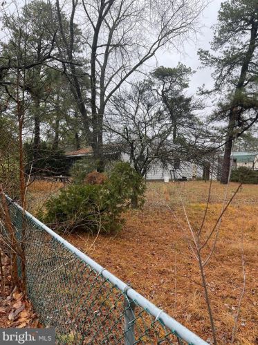 106 Cherokee Dr, Browns Mills NJ  08015-6251 exterior