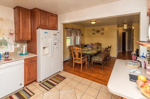 19 Briarwood Dr, Poughkeepsie NY 12601-5529 exterior