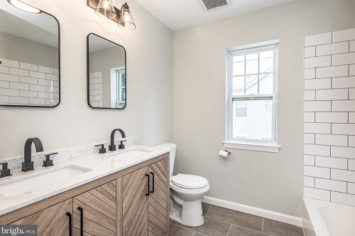 1915 Franklin St, Philadelphia PA 19122-2015 exterior