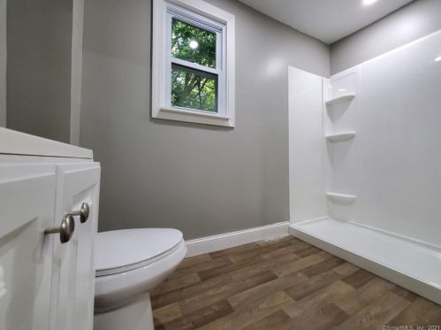 207 Caroline St, Derby CT 06418-1924 exterior