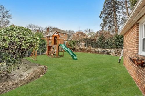 370 Rich Ave, Mount Vernon NY 10550-1510 exterior