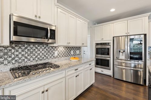 23073 Creighton Farms Dr, Leesburg VA 20175-6491 exterior