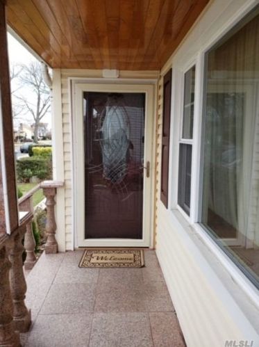 164 Ash St, Valley Stream, NY 11580-4802