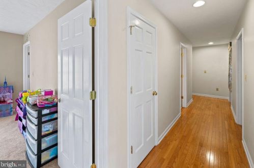 381 Thornhill Dr, Hanover PA  17331-7976 exterior