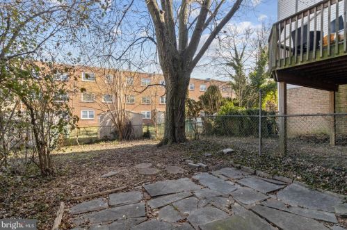 813 6 St, Philadelphia PA 19140-3327 exterior