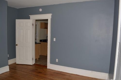 356 Chestnut St, New Britain CT 06051-2307 exterior