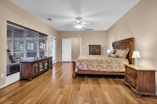 11 Greenview St, Montgomery TX 77356-8456 exterior