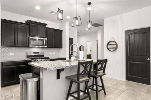 2837 Apollo Rd, Phoenix AZ  85041-5339 exterior