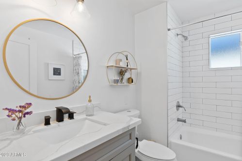 5201 34th St, Phoenix AZ  85018-1440 exterior