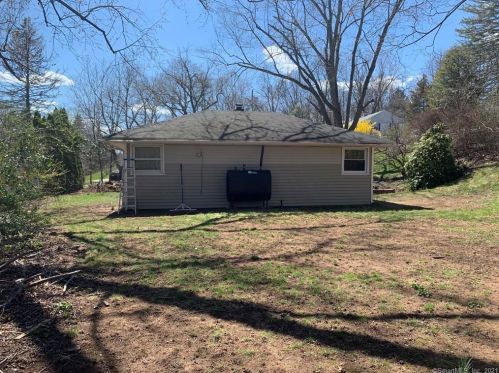 44 Ridgeland Rd, Wallingford CT 06492-2933 exterior