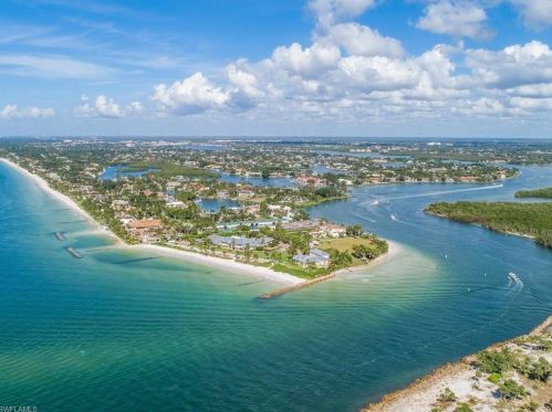 3191 Gin Ln, Naples FL 34102-7814 exterior