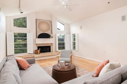 4702 Oak Leaf Dr, Naples FL 34119-8574 exterior