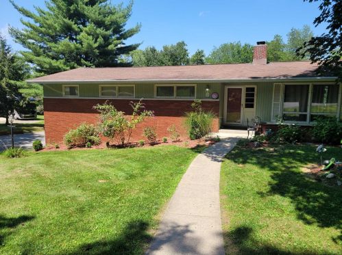 2 High Point Dr, Poughkeepsie, NY 12603-4521