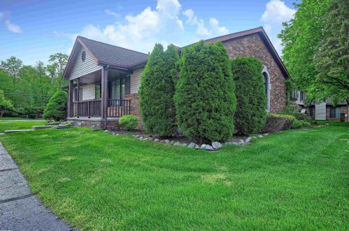 995 Woodlane Dr, Rochester, MI 48307-4272