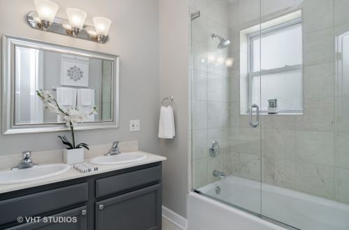 1438 Roscoe St, Chicago IL  60657-1330 exterior