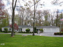 18 Woodlawn Dr, Ridgefield CT  06877-5120 exterior