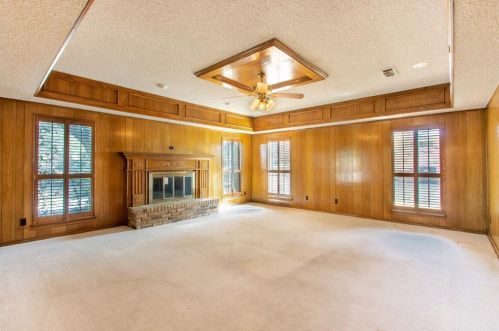 9009 Clayco Dr, Dallas TX  75243-6318 exterior