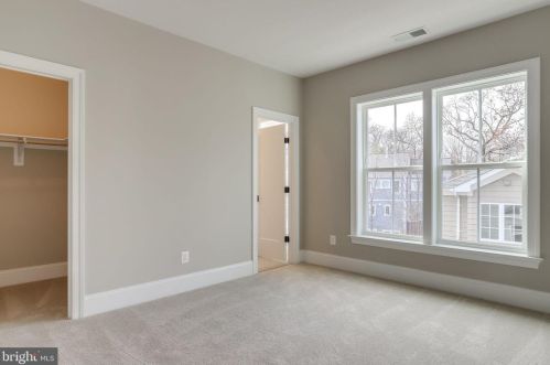 2733 1 St, Arlington VA 22203-2639 exterior