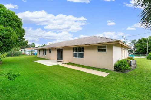 316 12 Ave, Boynton Beach FL 33435-5940 exterior