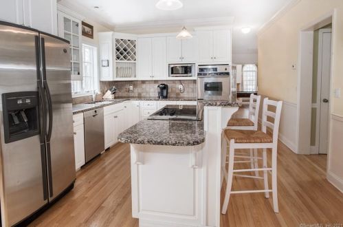 242 Barrack Hl Rd, Ridgefield CT 06877-3006 exterior