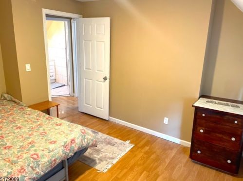 38 Bernard Ave, Edison NJ 08837-3431 exterior