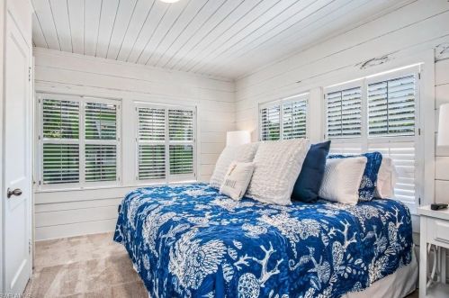 1012 Rdg St, Naples FL 34103-4223 exterior