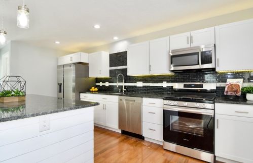 75 Rochford Cir, Springfield MA  01128-1024 exterior