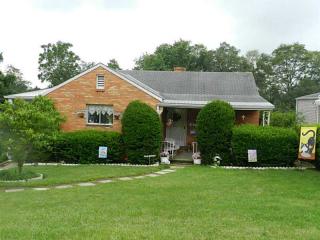 81 Hollow Haven Dr, Pittsburgh, PA 15236-2646