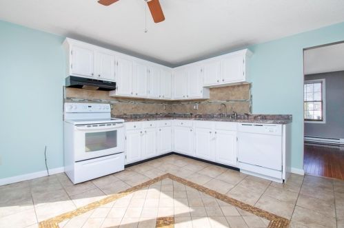 75 Glenmore St, Springfield MA 01129-1067 exterior