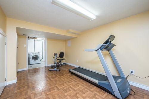 564 Sunset Dr, Pittsburgh PA  15228-2550 exterior