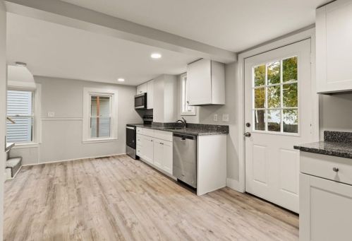 27 Un St, Taunton MA 02780-3312 exterior