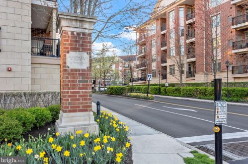 425 Carson Ter, Huntingdon Valley PA  19006-4720 exterior