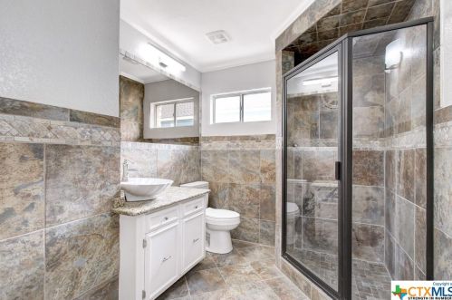 718 Grosvenor St, San Antonio TX 78221-1408 exterior