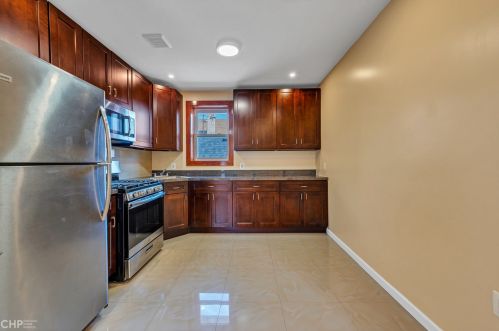 5937 Artesian Ave, Chicago IL 60645-5301 exterior