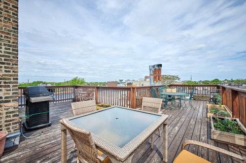 2510 Wayne Ave, Chicago IL  60614-2127 exterior