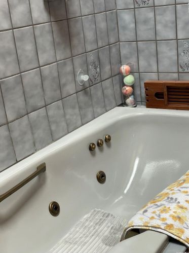 32 Albermarle Ave, Babylon NY 11704-8002 exterior