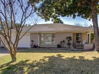 6416 Ridgemont Dr, Dallas TX  75214-1656 exterior