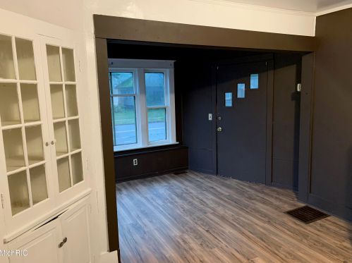 2513 Sanford St, Meskegon MI 49444-1445 exterior