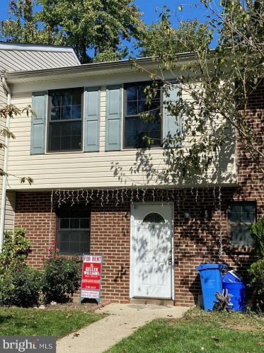 4 Driscoll Ct, New Brunswick NJ  08902-4159 exterior